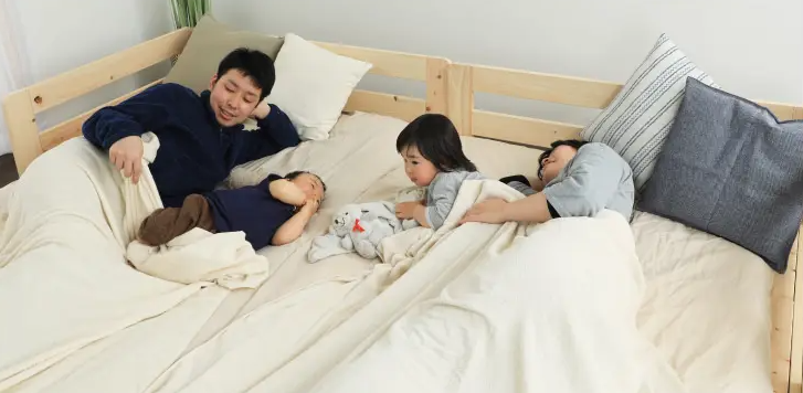 子供の落下対策のベッドガードの画像