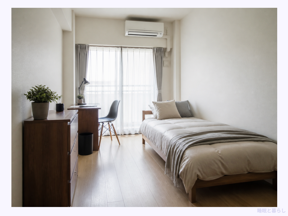 6畳の部屋にシングルベッドとデスクを配置した例