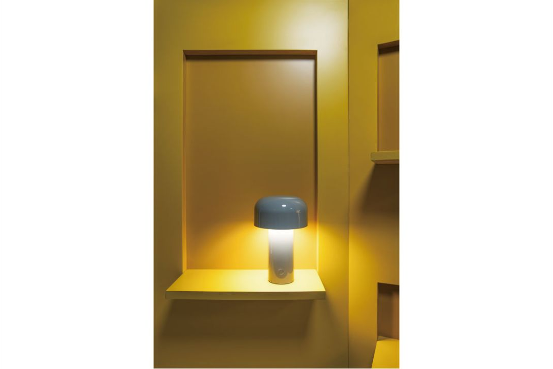 マスターウォール「FLOS BELLHOP」
